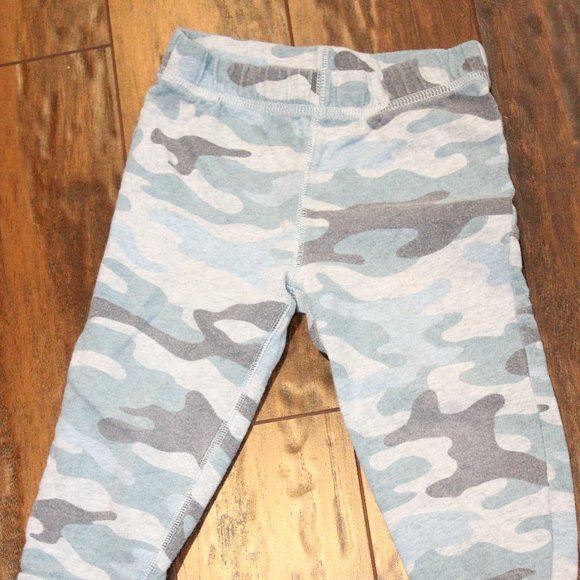 4/$20 🏷 Carters Camo Joggers SIze 24m - Picture 2 of 2